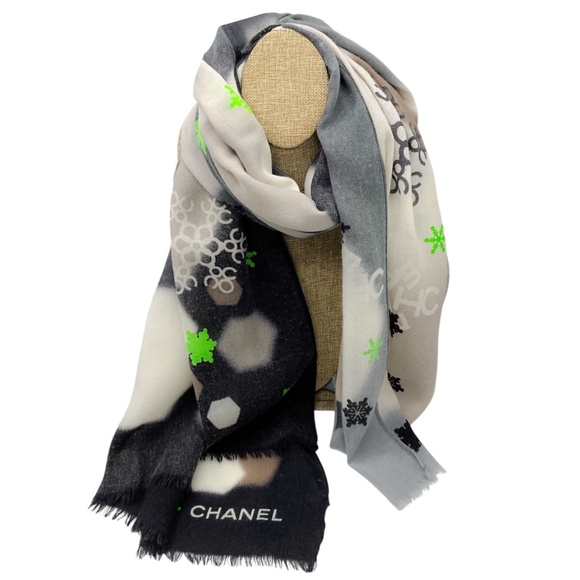 CHANEL BEIGE / CHARCOAL GREY MULTI SNOWFLAKE MOTIF CASHMERE SCARF - Picture 1 of 6